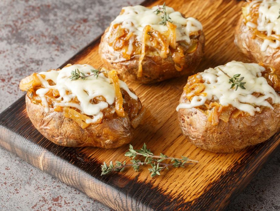 Kumpir s francuskom juhom od luka