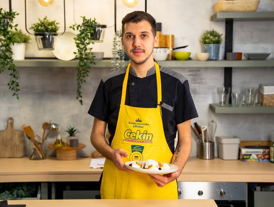 Manuel Crnobrnja: Polusfera od piletine s gljivama, espumom od parmezana i gelom od cikle