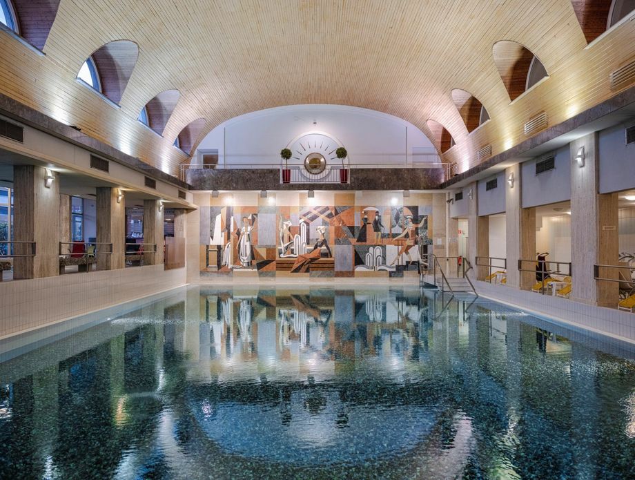 Bazen Thermal-Urquellbecken s termalnom vodom