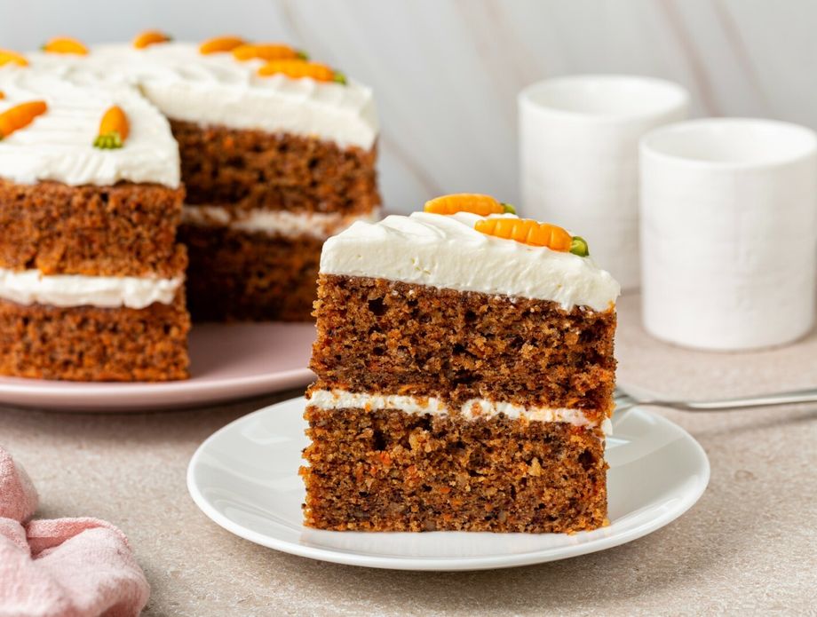 Glazura od krem sira obično se stavlja na tortu od mrkve