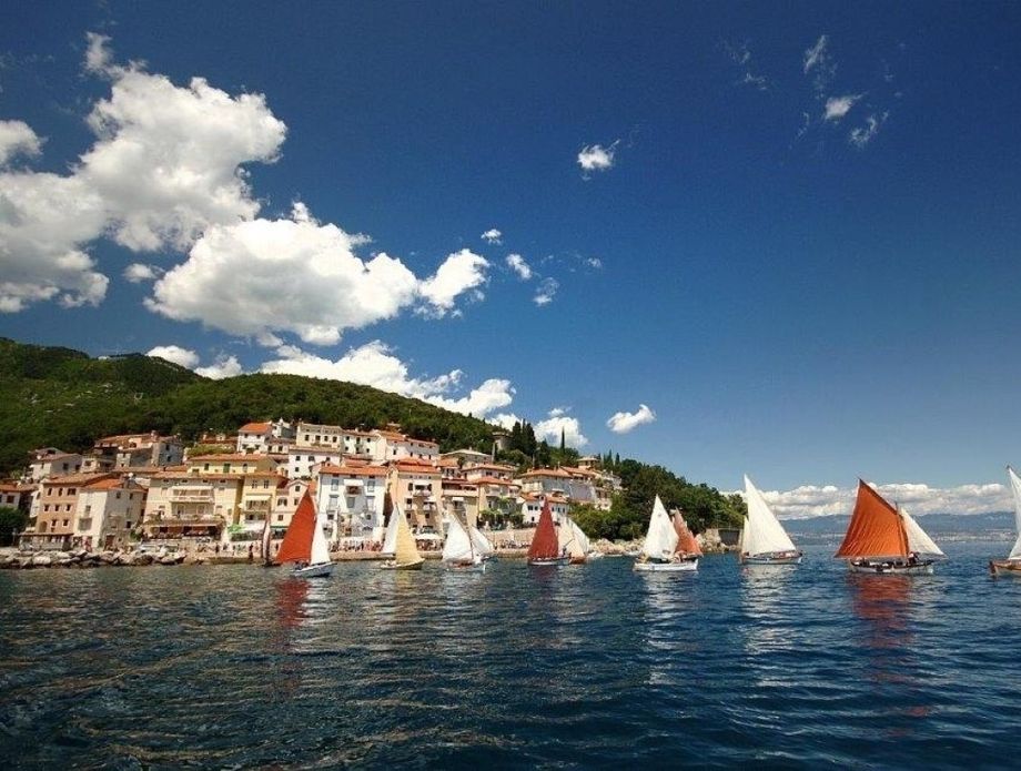 Mošćenička Draga: Tradicijska jedra u zagrljaju mora, tajne brodskih ...