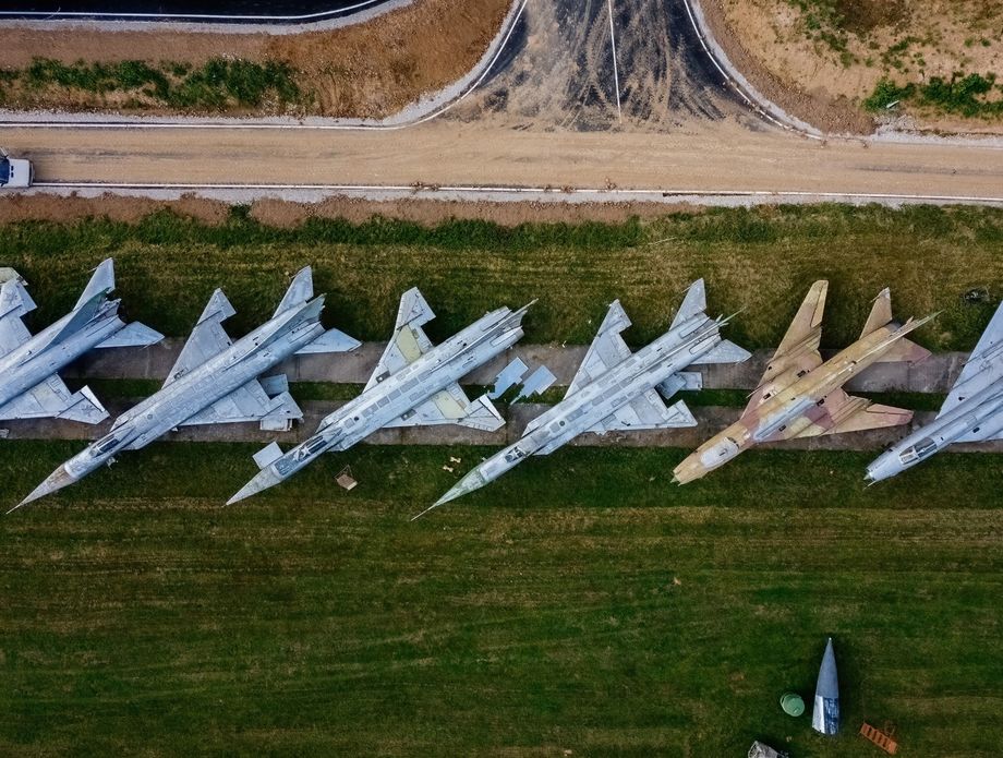 Groblje vojnih aviona ostavljenih u polju
