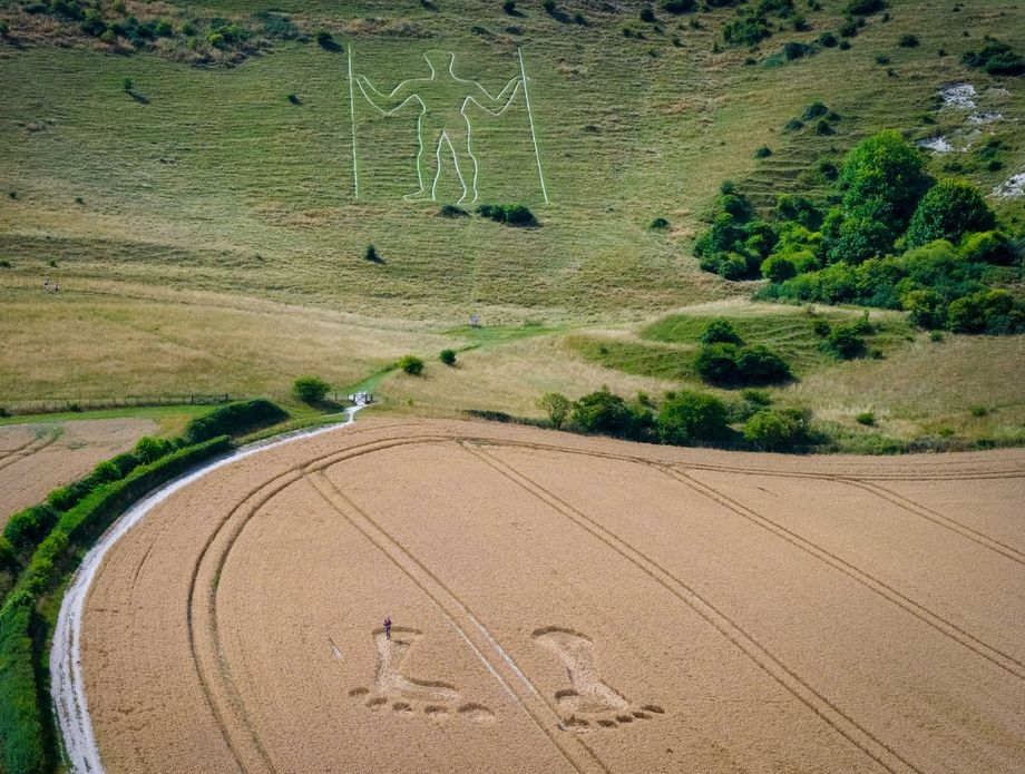 Long Man iz Wilmingtona i otisci u polju - 1