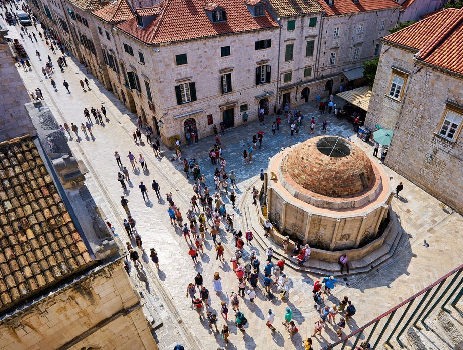 Dubrovnik ima velik broj turista u ljetno vrijeme