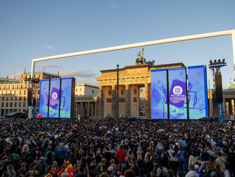 Najveći nogometni gol postavljen ispred Brandenburških vrata u Berlinu - 4