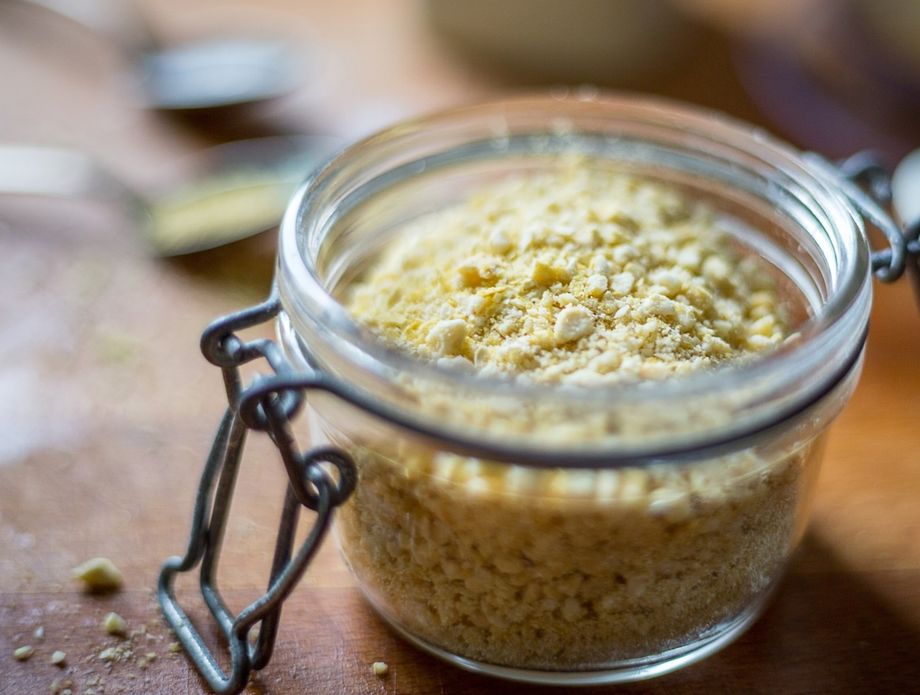 Veganski parmezan