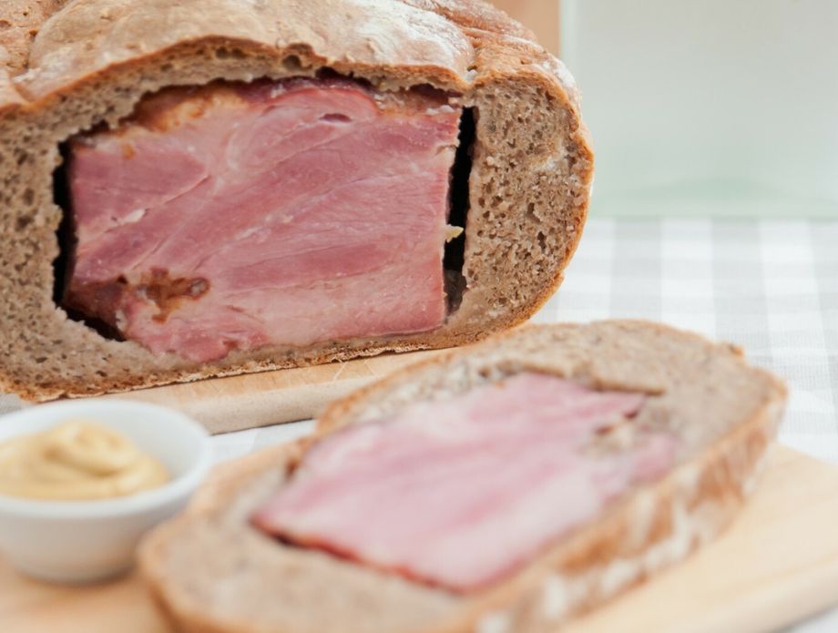 Šunka u kruhu popularan je izbor za uskrsni ručak