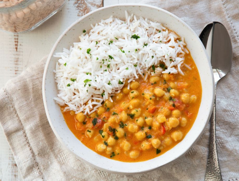 Slanutak u kremastom umaku s kuhanom rižom