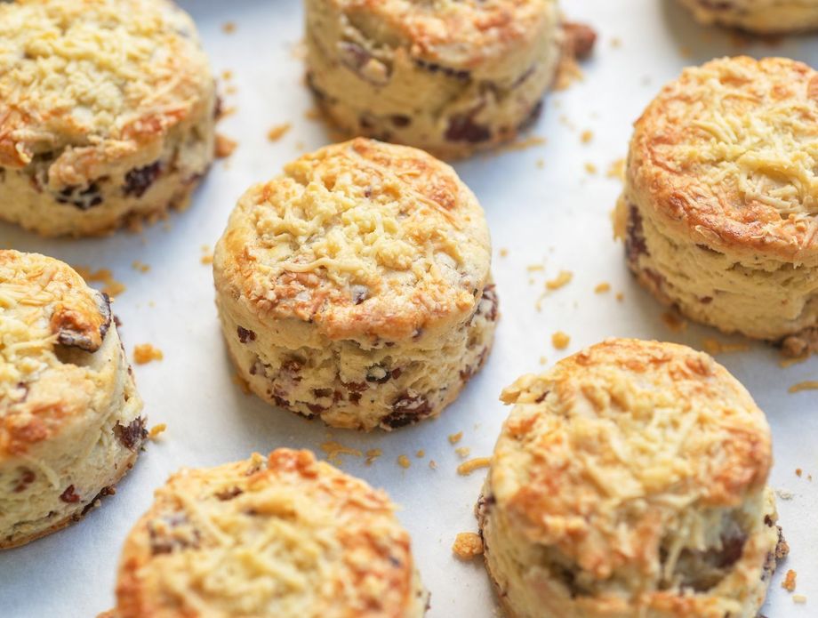 Domaći kruščići sa sirom i maslacem