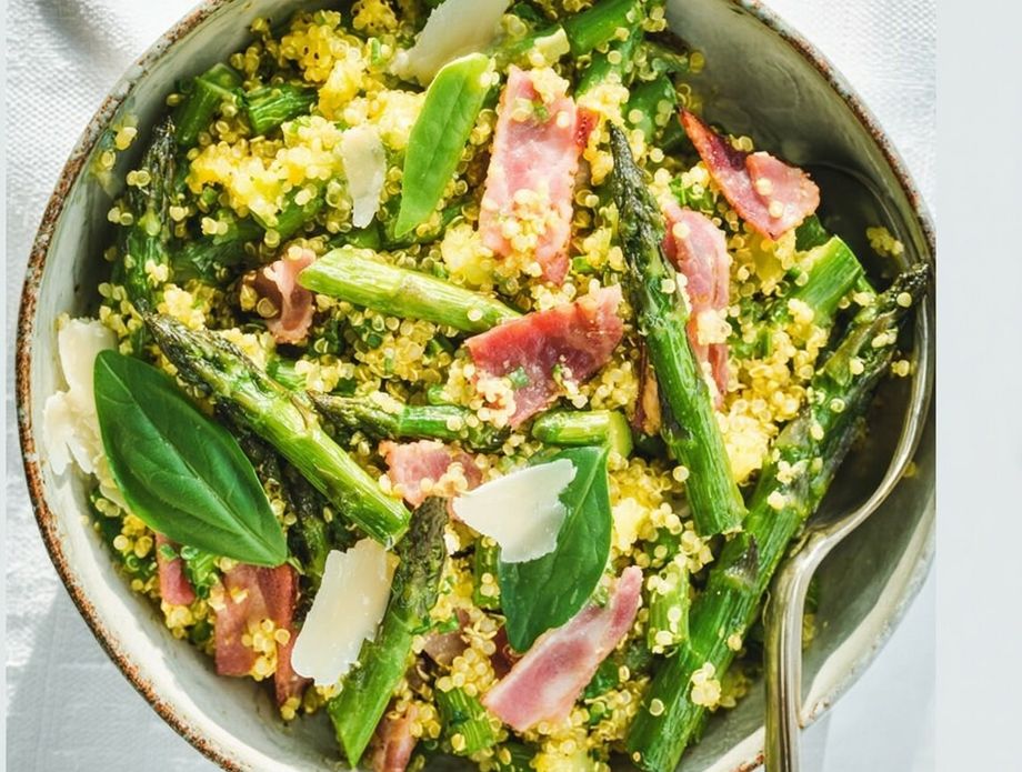 Salata od kvinoje, špeka i šparoga