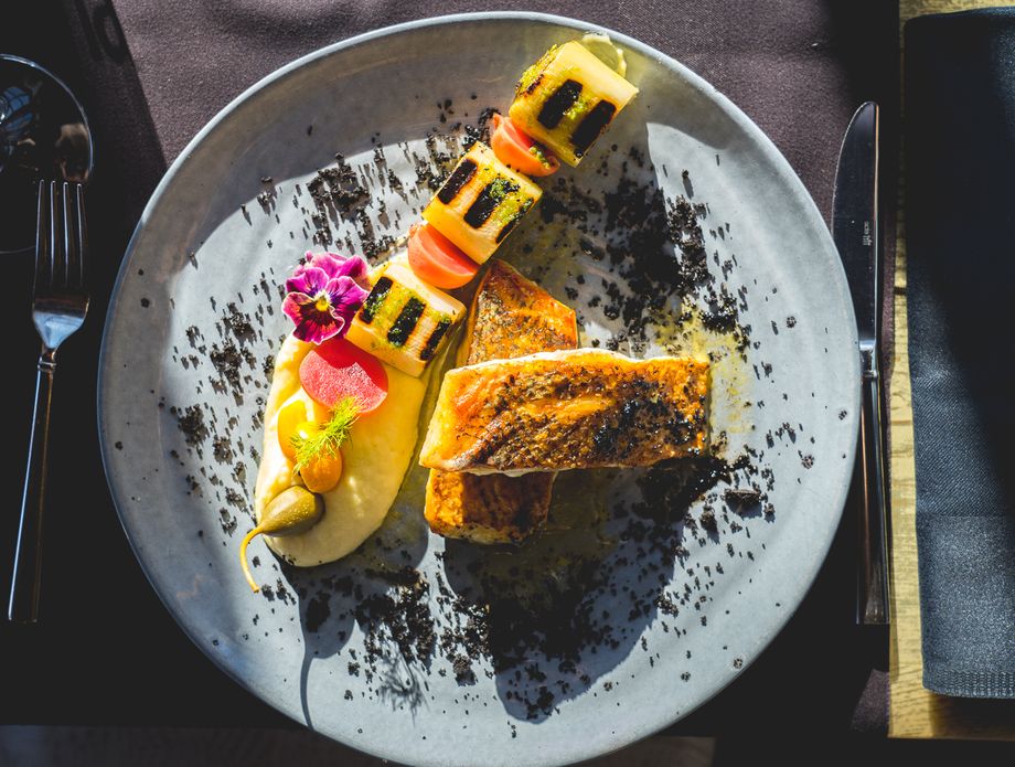 File brancina s pireom od pastrnjaka i grilanim porilukom