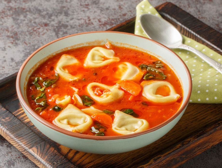 Juha od rajčice i tortellina