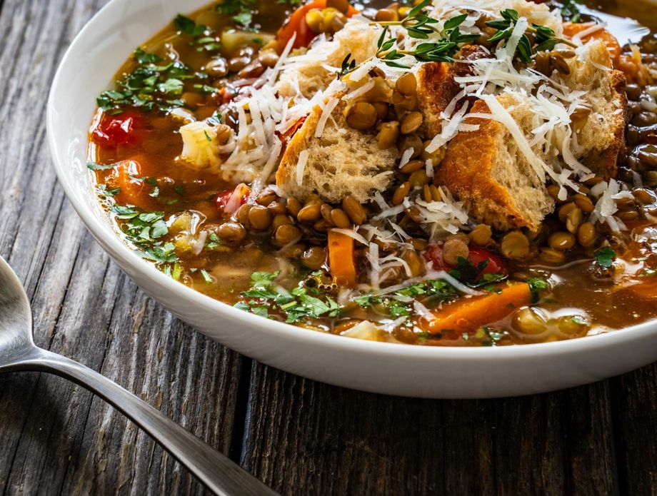 Juha od leće i parmezana