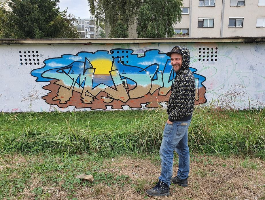 Miro Modul i njegov graffit posvećen ljetu (fotografirano sa Samsung Galaxy Note10+) - 2