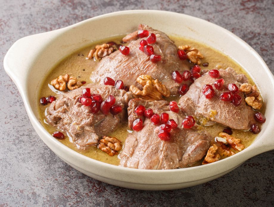 Perzijski gulaš Fesenjan od piletine, oraha i šipka