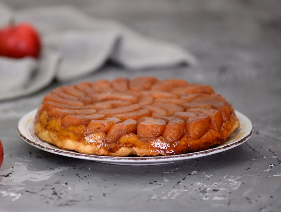 Obrnuta torta s jabukama i karamelom