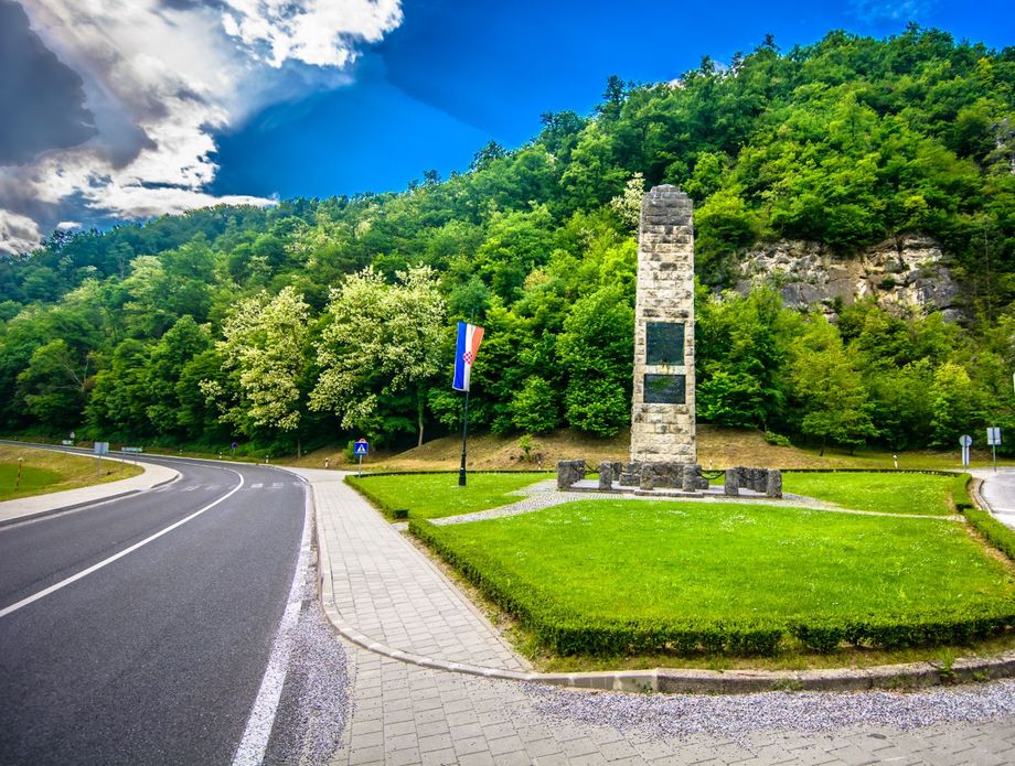 Spomenik hrvatskoj himni - 1