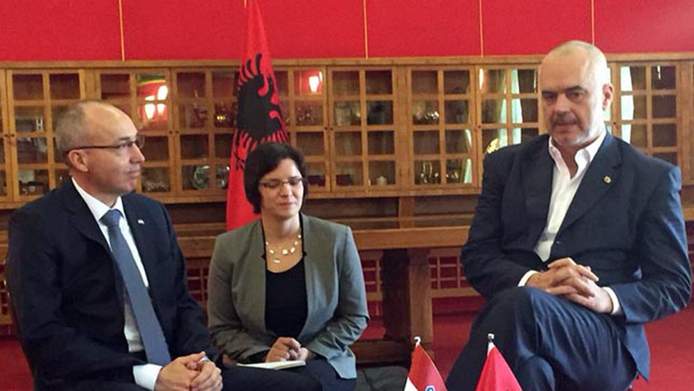Ministar Krstičević s albanskim predsjednikom Vlade (Foto: MORH)
