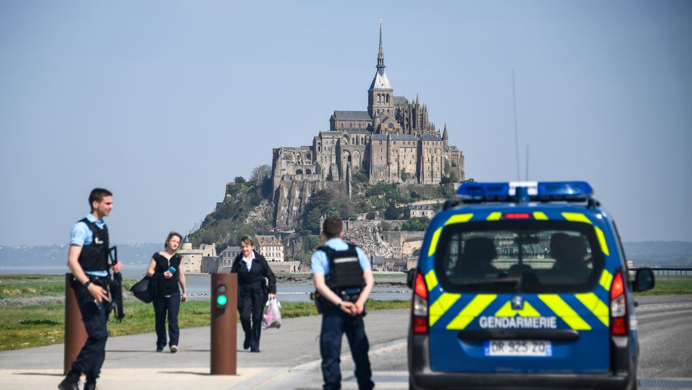 Mont Saint-Michel evakuiran zbog muškarca koji prijeti policiji (Foto: AFP)