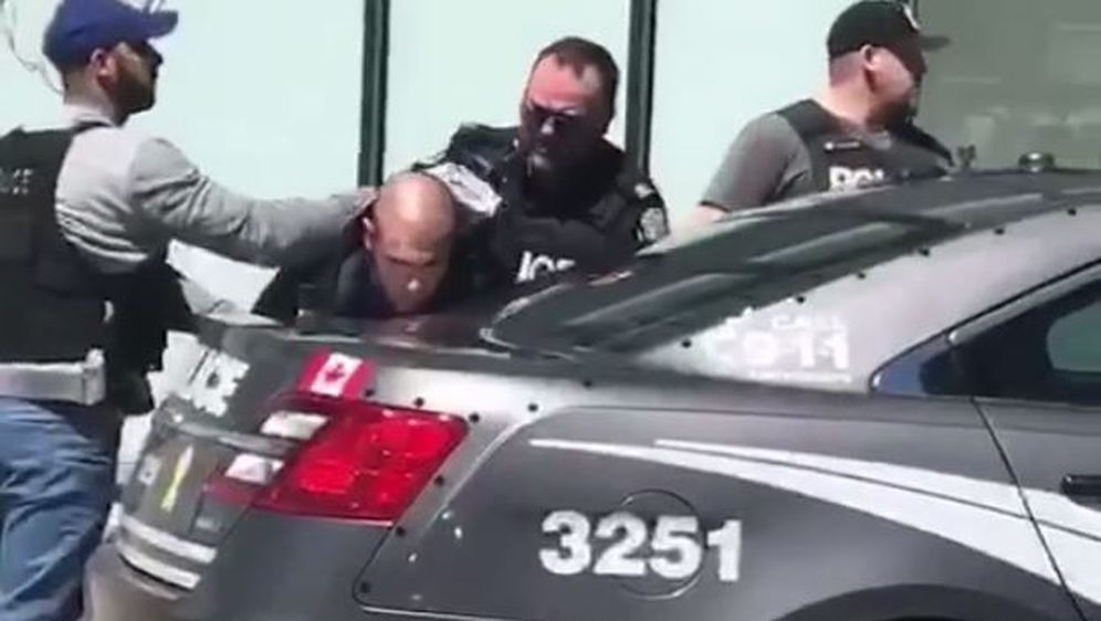 Trenutak uhićenja muškarca koji je gazio pješake po Torontu (Foto: Čitatelj/Facebook)