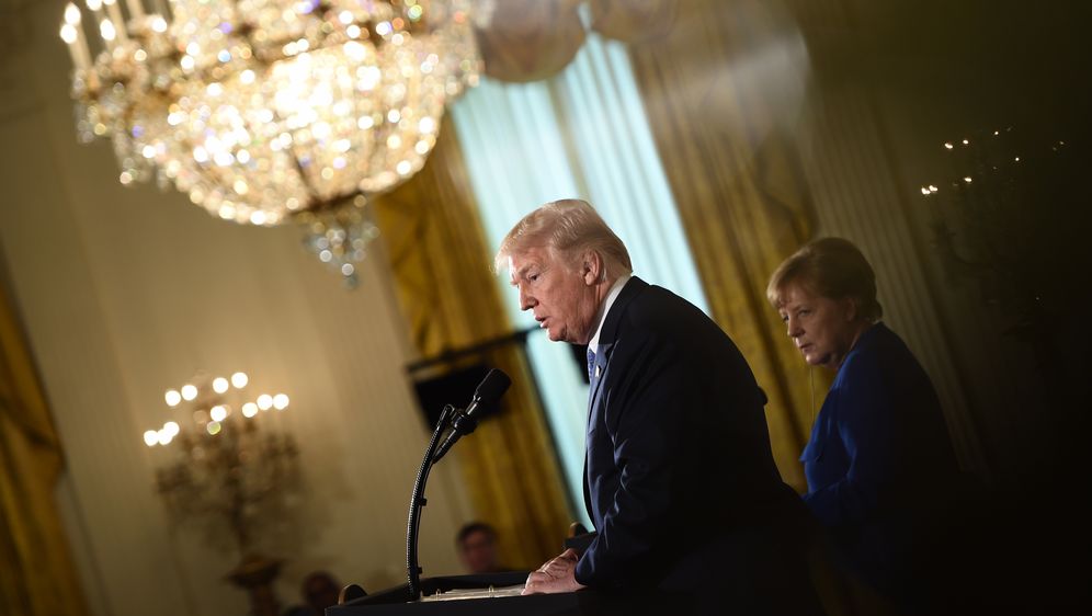 Predsjednik SAD-a Donald Trump i njemačka kancelarka Angela Merkel (Foto: AFP)