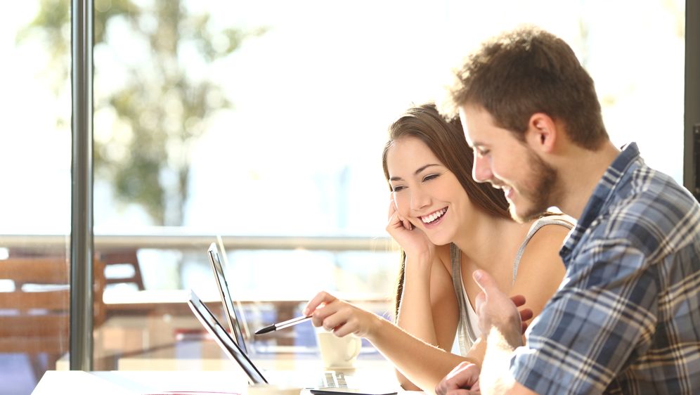 Parovi na Facebooku (Foto: Thinkstock)