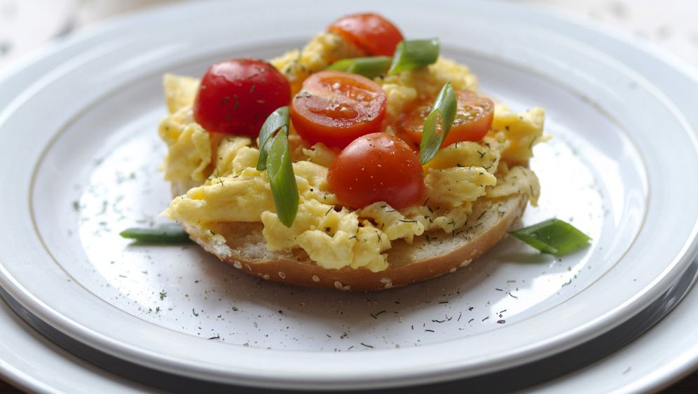 Omlet s mladim lukom i cherry rajčicama