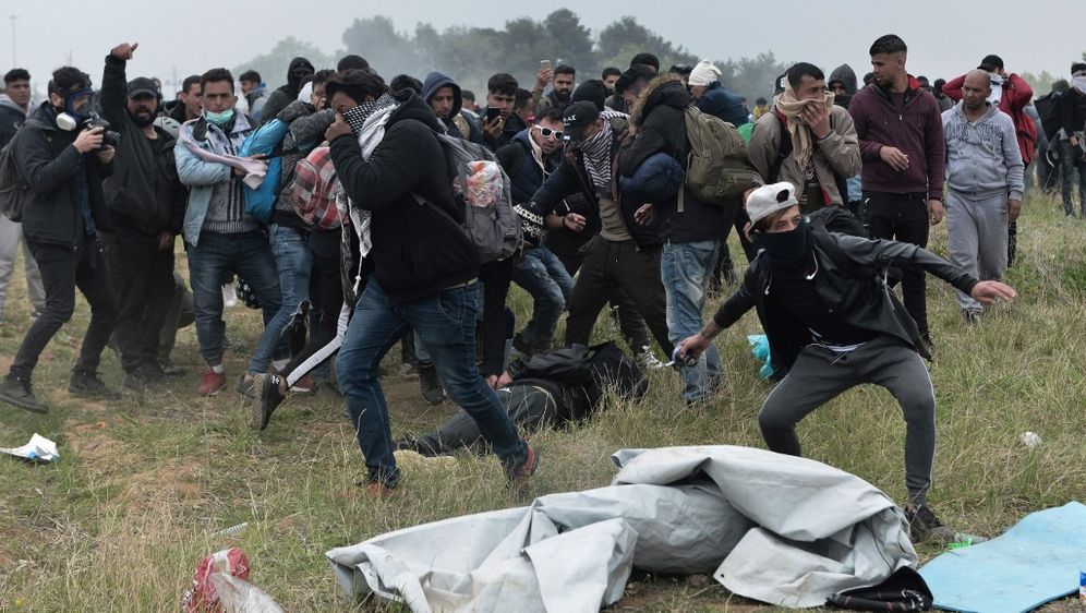 Migranti žele prijeći granicu (Foto: AFP)