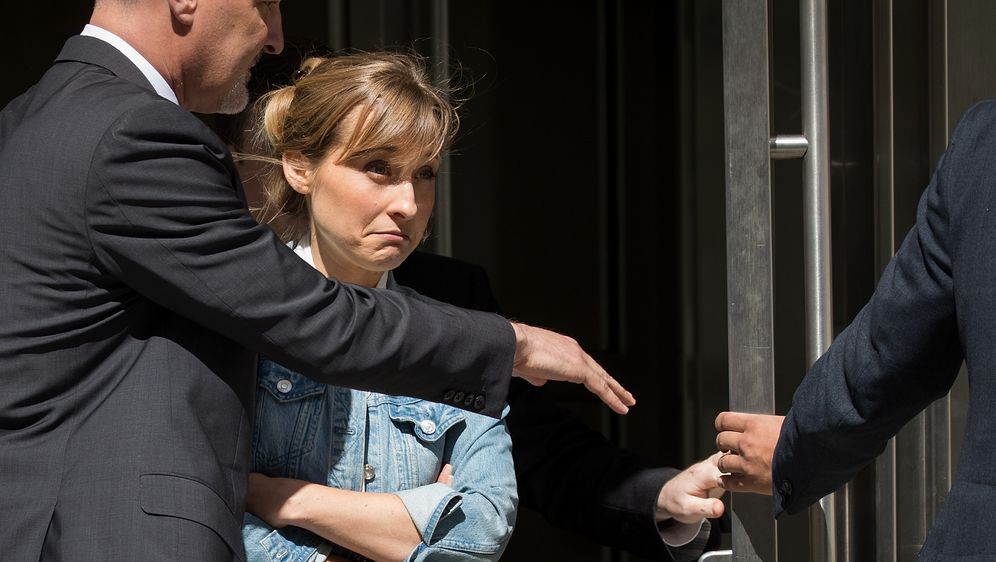 Allison Mack priznala krivnju za zlostavljanje žena ...