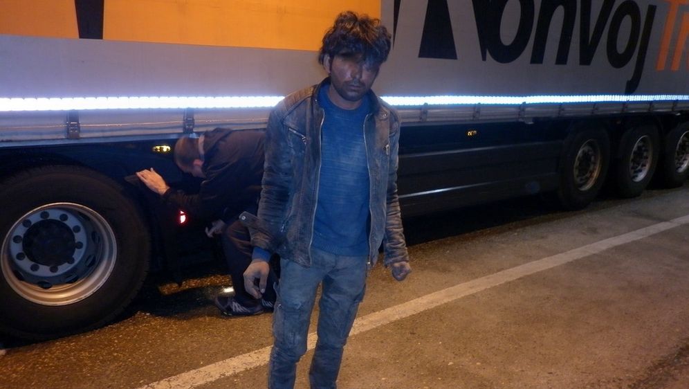 Migranti se skrivaju u dijelove kamiona (Foto: Uprava Carina RS) - 1