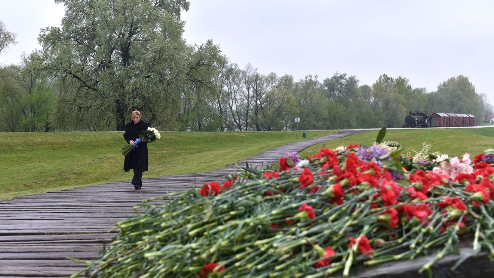 Kolinda Grabar-Kitarović u Spomen području Jasenovac (Foto: Ured predsjednice)