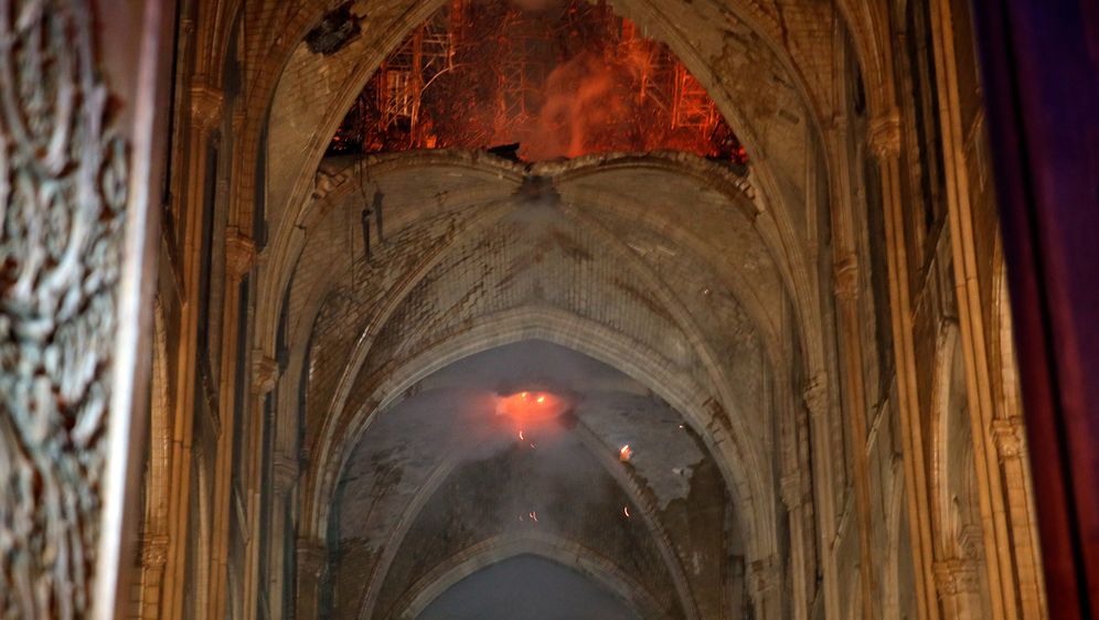 Prve snimke unutrašnjosti katedrale koju je zahvatio katastrofalan požar (Foto: AFP) (Foto: ) Prve snimke unutrašnjosti katedrale koju je zahvatio katastrofalan požar (Foto: AFP)