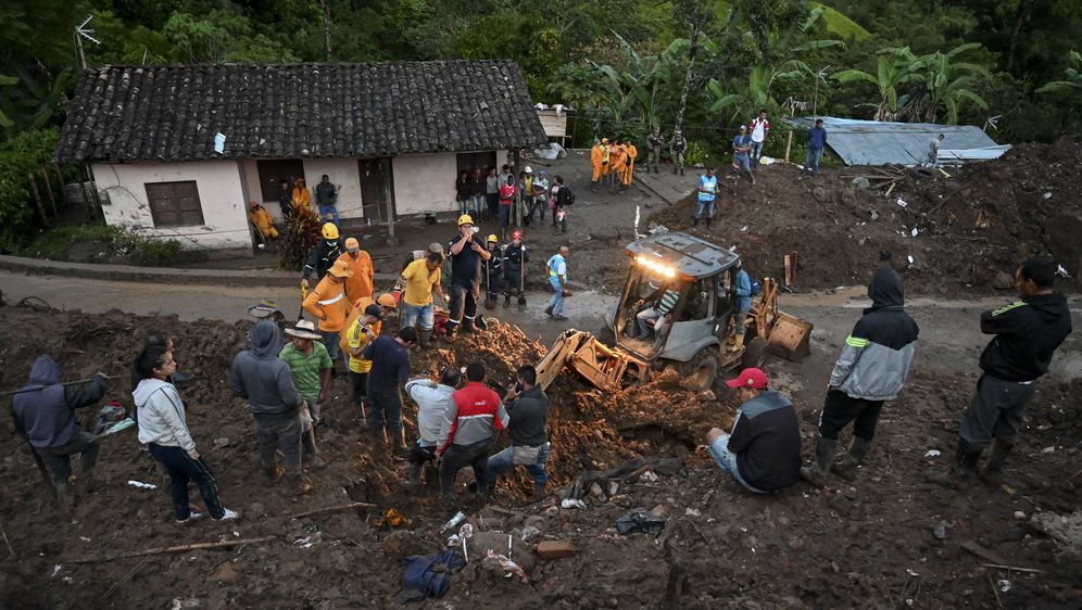 U odronu zemlje u Kolumbiji zatrpano osam kuća (Foto: AFP) - 4