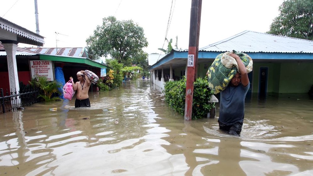 U poplavama u Indoneziji najmanje 17 poginulih i tisuće raseljenih (Foto: AFP)