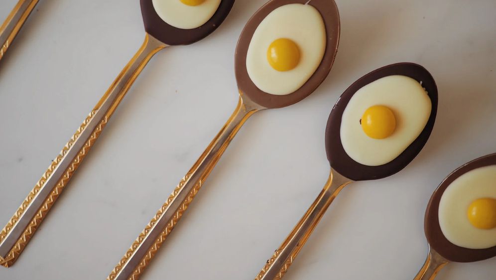 Izrada čokoladnih jaja na oko u žlici brza je i jednostavna