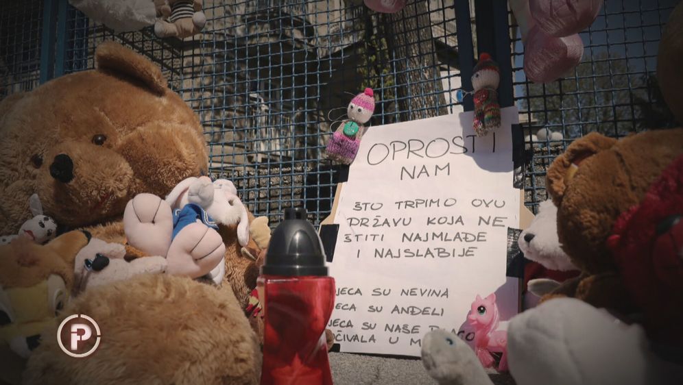 Igračke i natpis za preminulu djevojčicu