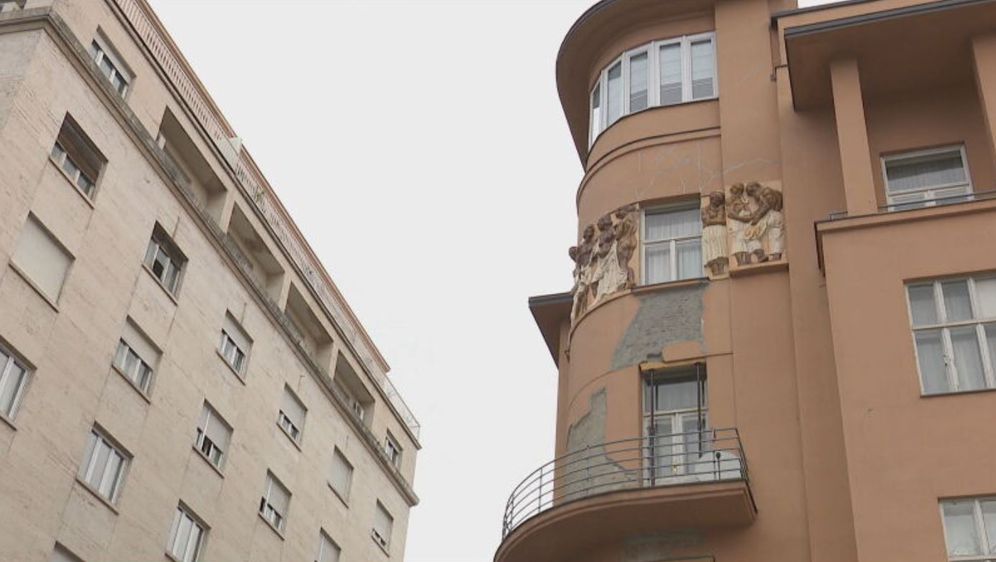 Pala fasada na Trgu bana Josipa Jelačića