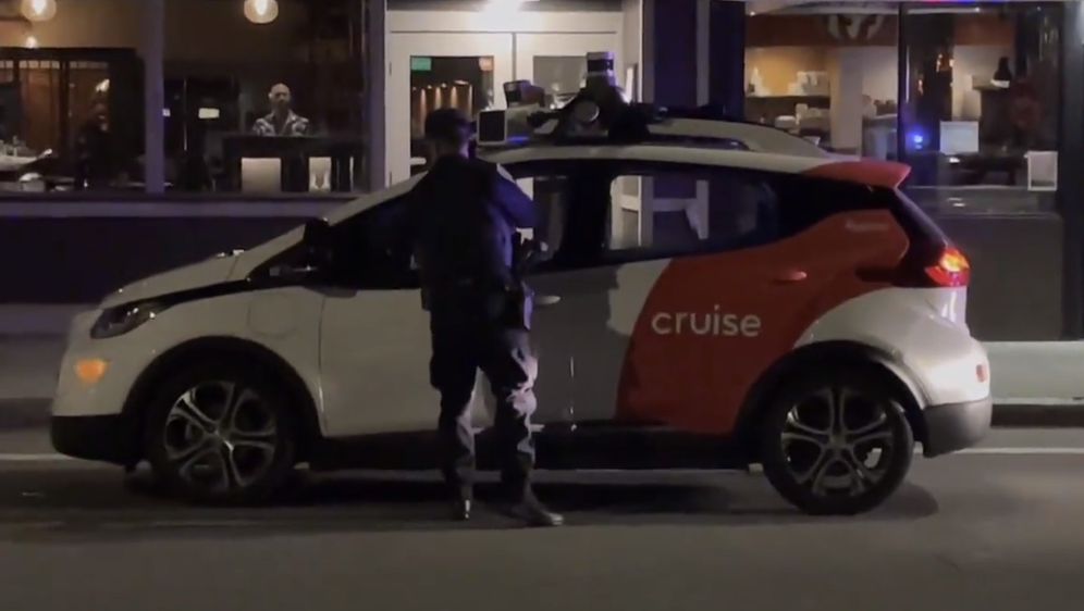 Policija zaustavila autonomni automobil