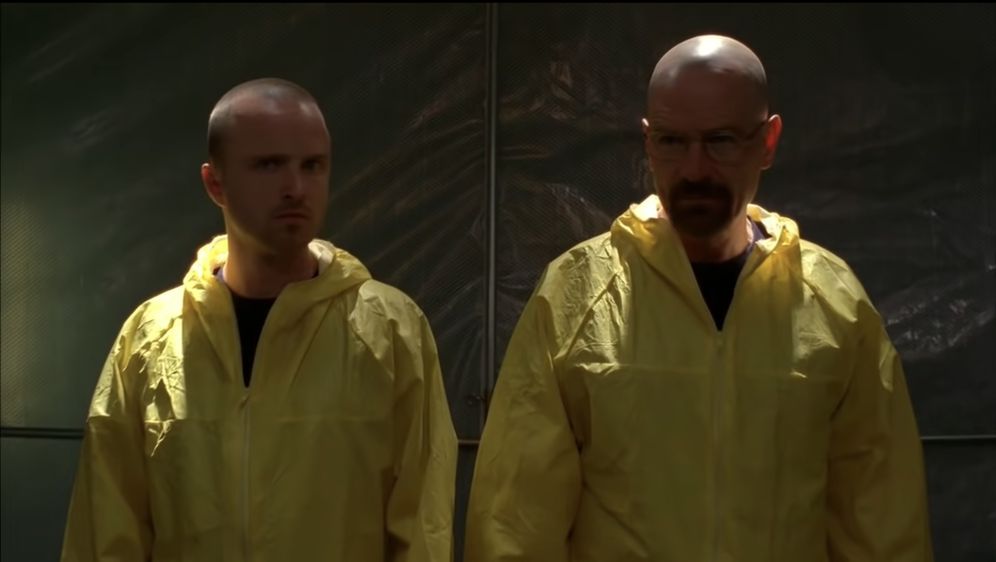 Jesse Pinkman i Walter White u žutim odjelima