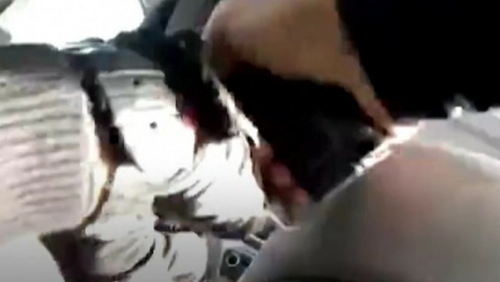 Prizor iz automobila tijekom pokušaja uhićenja