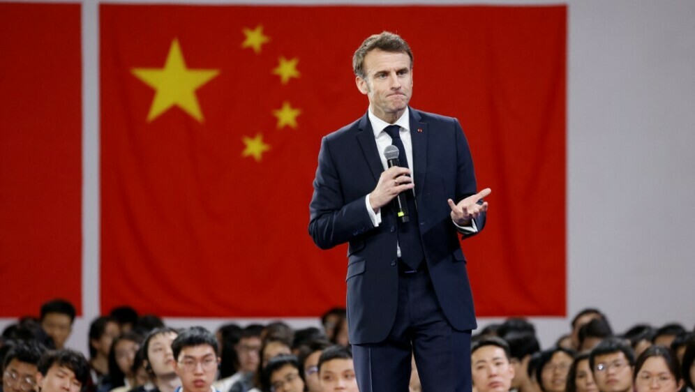 Macron u Kini