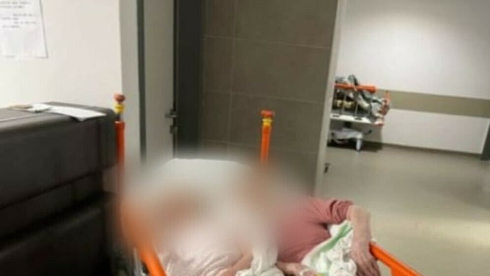 Dvije pacijentice na strečeru