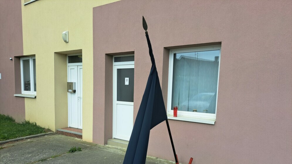 Zastava na pola koplja ispred DVD-a Donji Kraljevec