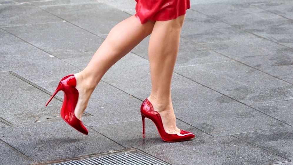 Crvene cipele velik su proljetni trend u 2024.