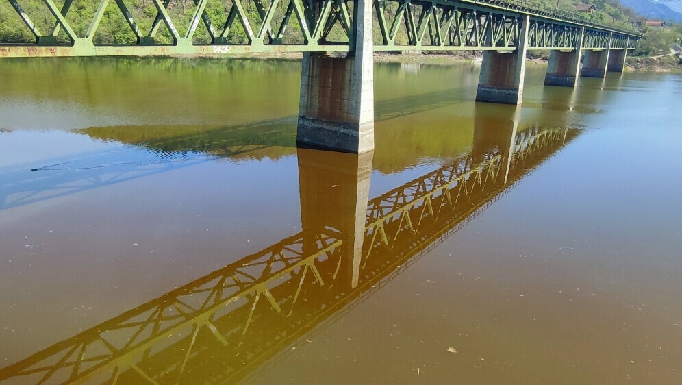 Jablaničko jezero promijenilo boju - 6
