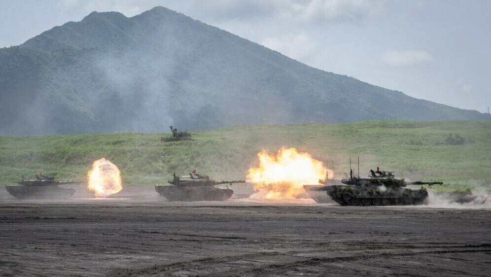 Japanski tenkovi na vojnoj vježbi