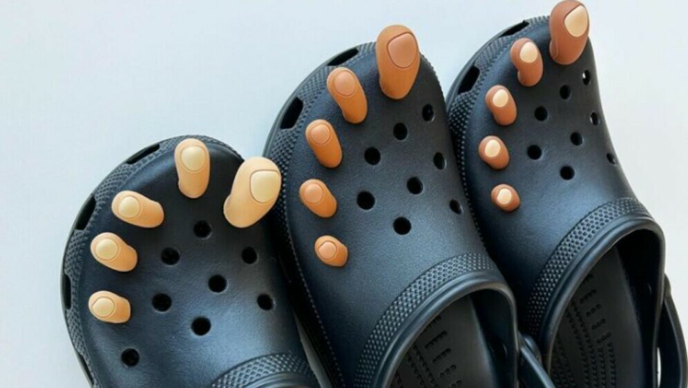 Klompe Crocs i njihovi dodatci koji izgledaju kao nožni prsti