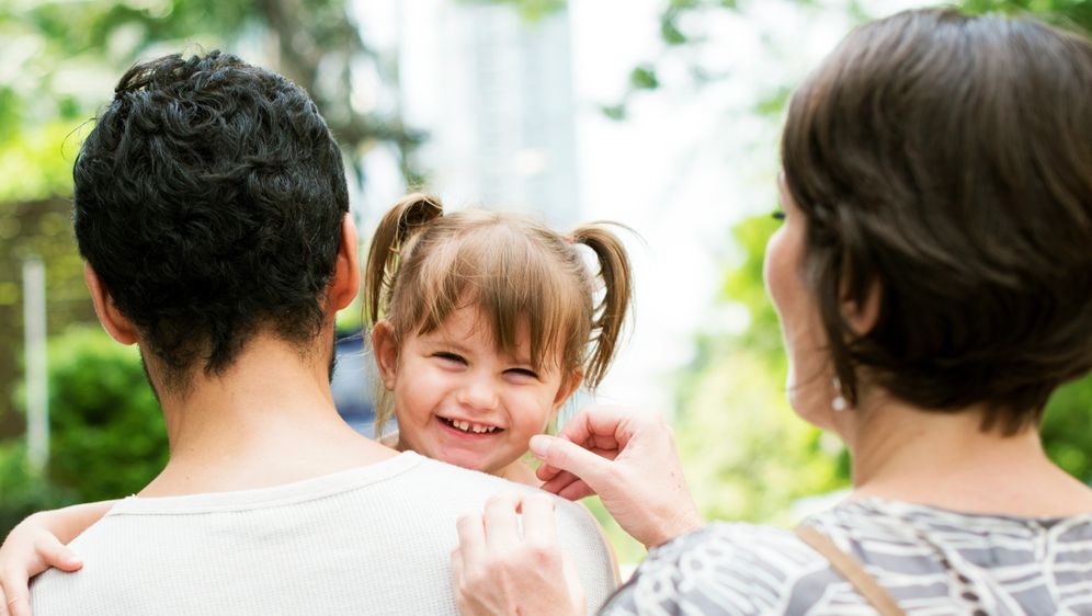Djeca se nakon rođenja obično prezivaju po ocu