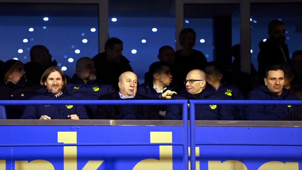 Dinamovi čelnici u glavnoj loži u Maksimiru