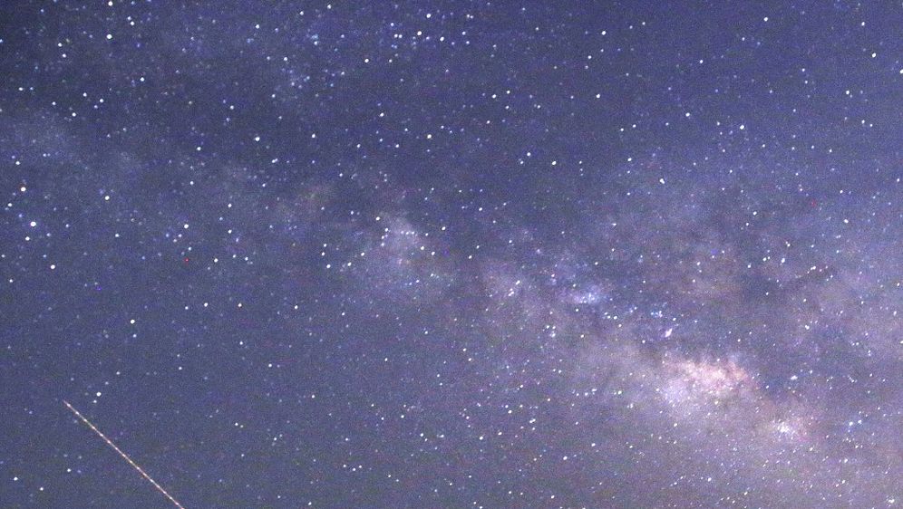 Meteorska kiša na noćnom nebu, arhiva